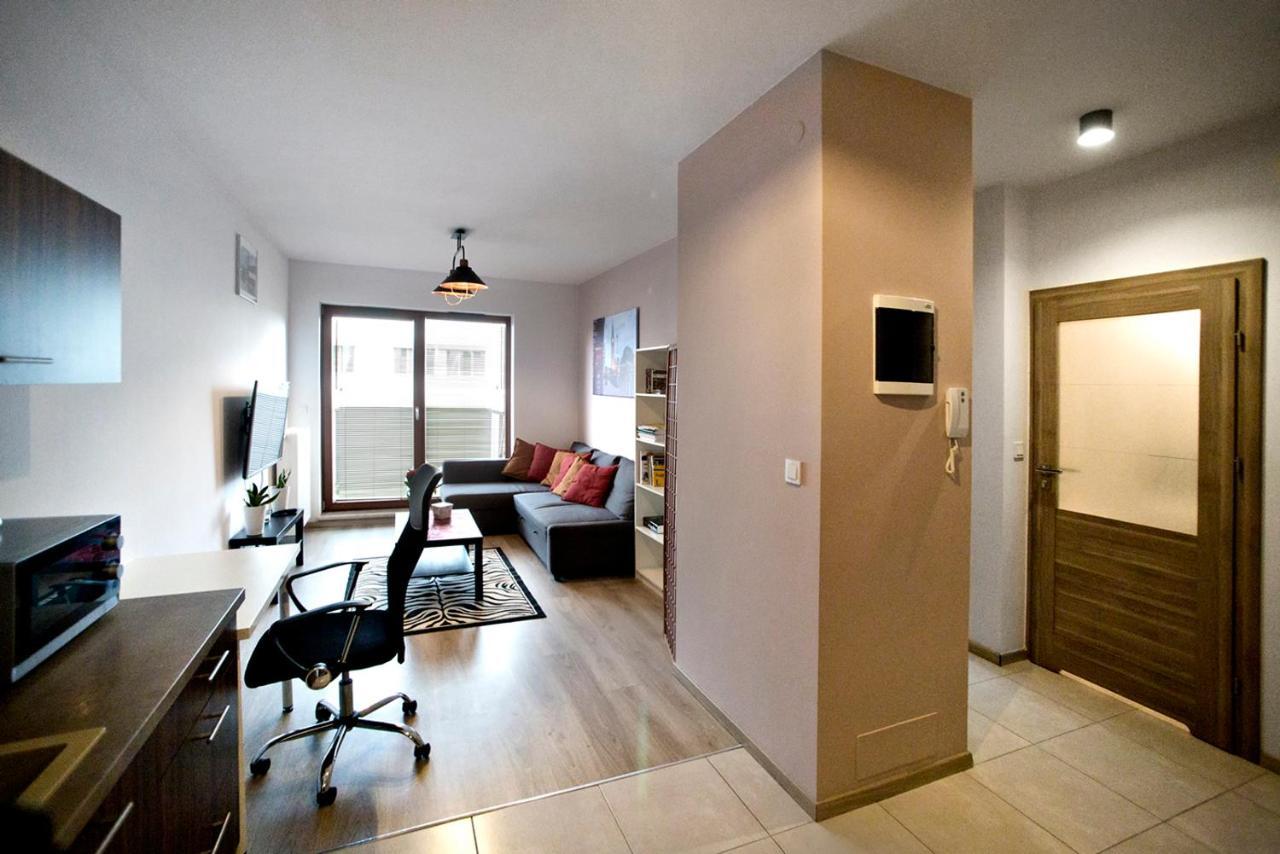 Airport Okecie Klobucka P&O Serviced Apartments Warsaw Exterior photo